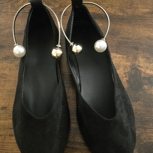 Shoes - Elegant Black Flats with Pearl Accents